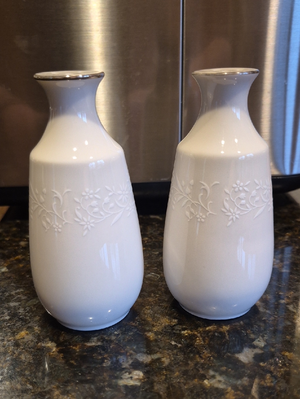 Noritake Salt And Pepper Shaker Set